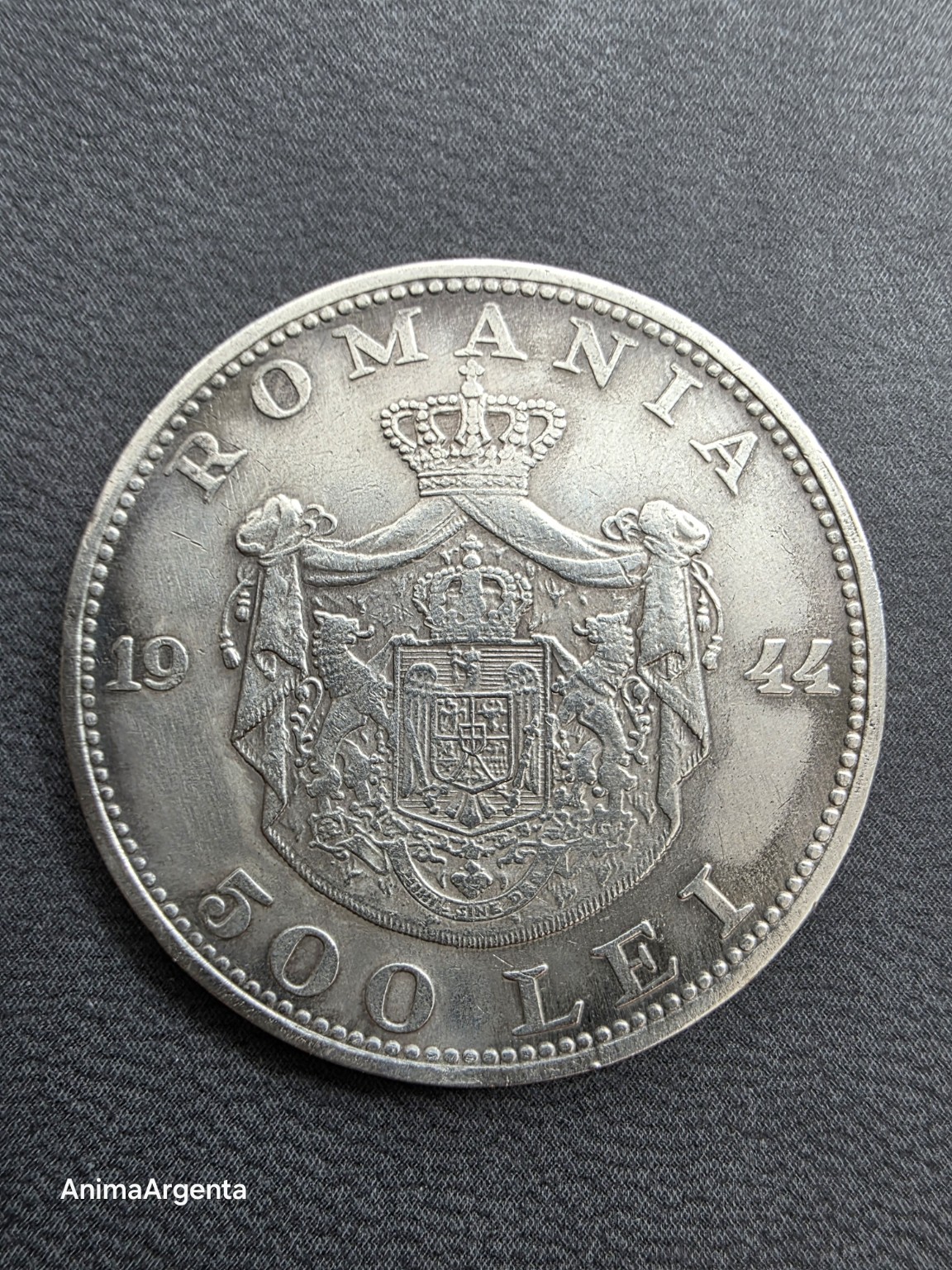 Escudo de Rumanía y valor de 500 lei en la moneda de 1944