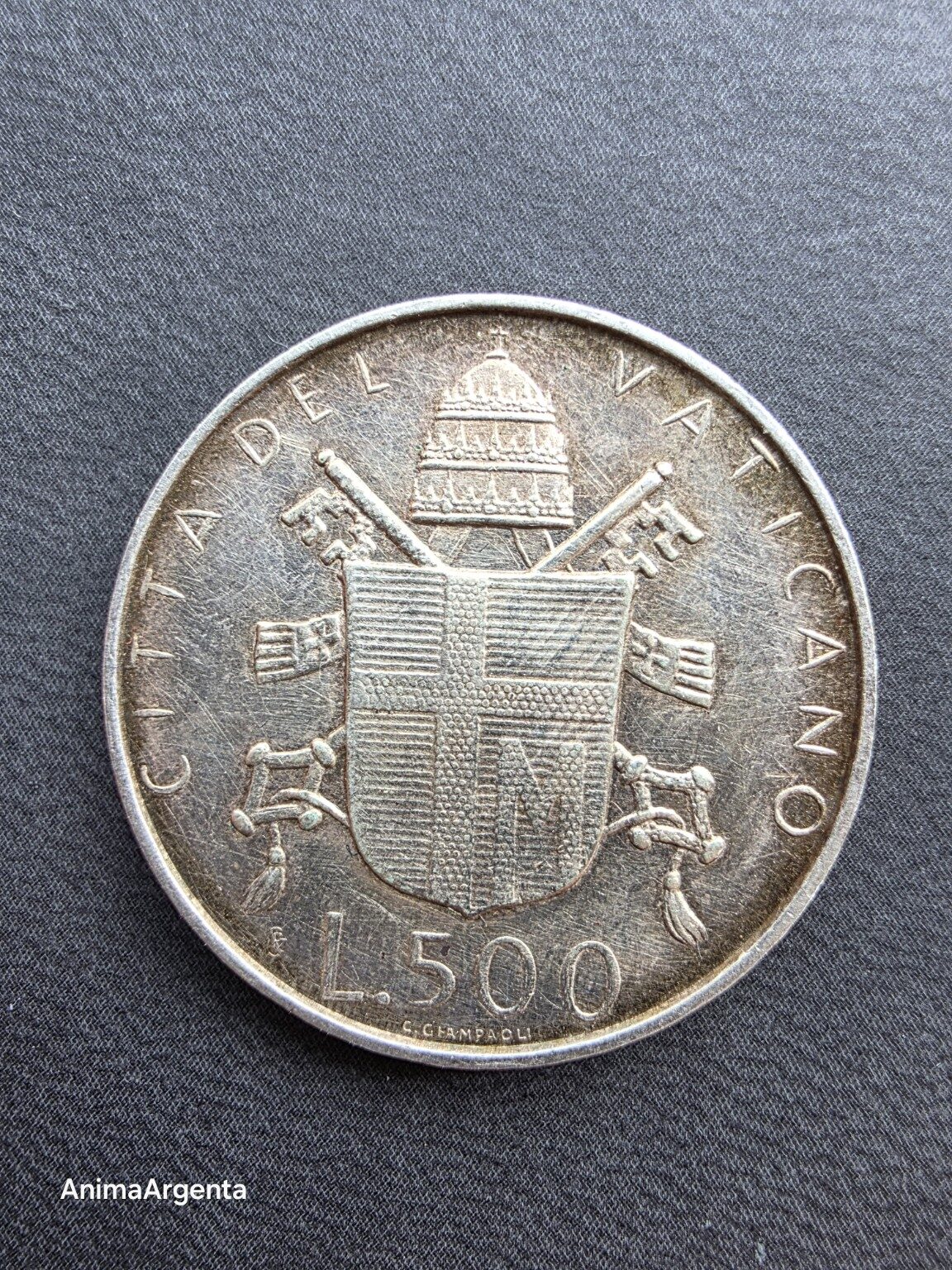 Reverso: escudo pontificio y valor de 500 lire